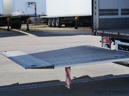 SCHMITZ CARGOBULL SKO 24/ LBW 2500 kg / LIFTACHSE / 3 x ZURRLEISTE