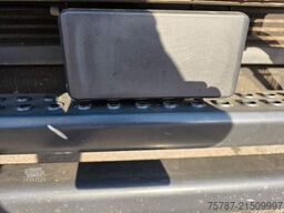 MAN 26.400 TGX mit Baustoffplateau, geteilte Rampen