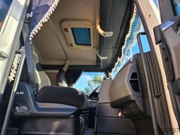 MAN 26.400 TGX mit Baustoffplateau, geteilte Rampen