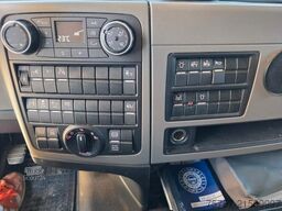 MAN 26.400 TGX mit Baustoffplateau, geteilte Rampen