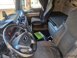 MAN 26.400 TGX mit Baustoffplateau, geteilte Rampen