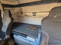 MAN 26.400 TGX mit Baustoffplateau, geteilte Rampen