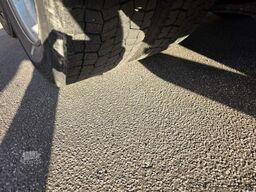 MAN 26.400 TGX mit Baustoffplateau, geteilte Rampen