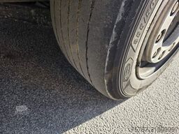 MAN 26.400 TGX mit Baustoffplateau, geteilte Rampen