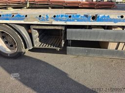 MAN 26.400 TGX mit Baustoffplateau, geteilte Rampen