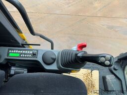 Komatsu HB215LC-1 HB