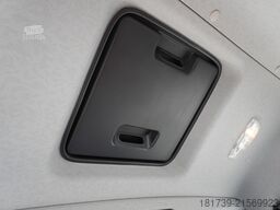 Mercedes-Benz Arocs 2633 flatbed truck / Crane FASSI