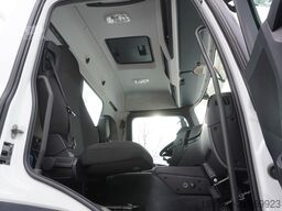 Mercedes-Benz Arocs 2633 flatbed truck / Crane FASSI