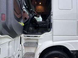 DAF XF530 6x4 Tractor Unit with Ekeri Box Semi-Trailer