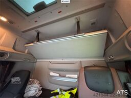 DAF XF530 6x4 Tractor Unit with Ekeri Box Semi-Trailer