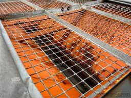 MERCEDES-BENZ 1824 Axor Abroller mit Schneeschild und Streuer