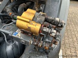 MERCEDES-BENZ 1824 Axor Abroller mit Schneeschild und Streuer