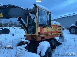 Åkerman H7M wheeled excavator with bucket