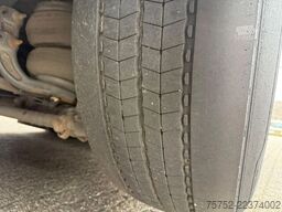 Volvo FM 420 8x2 + Kennis kraan R14-6 214.152KM!