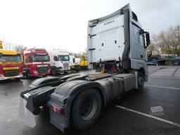 Mercedes-Benz Actros 1942 tractor unit with broken engine