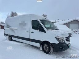 Mercedes-Benz Sprinter 4x2 w/ 2 sets of tires and ramp