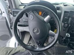Mercedes-Benz Sprinter 4x2 w/ 2 sets of tires and ramp