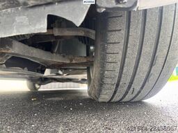 Mercedes-Benz Vito 119 4x4 Van – Two Sets of Tires