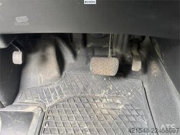 Mercedes-Benz Vito 119 4x4 Van – Two Sets of Tires