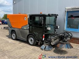 Kärcher Kärcher MC250 3Besen 60Km/h Wasserrecycling Sys.