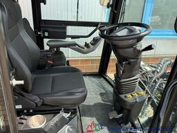 Kärcher Kärcher MC250 3Besen 60Km/h Wasserrecycling Sys.