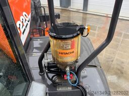 HITACHI ZW220-6