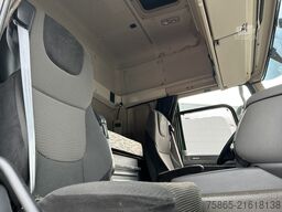 DAF CF 290 FA SC / 18 Ton / 598 dkm / Box / Loadlif...