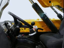 JCB 525 - 60 HiViz T4 4x4x4 - 6m / 2.5. Q -