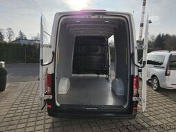 VOLKSWAGEN Crafter Kasten 30 mittellang Hochdach /Klima/PDC