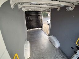 VOLKSWAGEN Crafter Kasten 30 mittellang Hochdach /Klima/PDC
