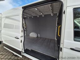 VOLKSWAGEN Crafter Kasten 30 mittellang Hochdach /Klima/PDC