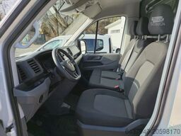 VOLKSWAGEN Crafter Kasten 30 mittellang Hochdach /Klima/PDC