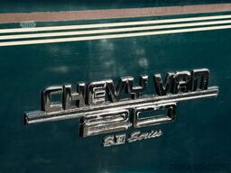 CHEVROLET Chevy Van 5.7 V8 Starcraft Low Top Double Cabin