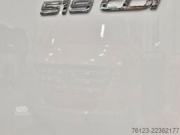 MERCEDES-BENZ 519  Allrad 4 x 4 Lagerfahrzeug Stock 20 Sitzer