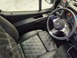 MERCEDES-BENZ 519  Allrad 4 x 4 Lagerfahrzeug Stock 20 Sitzer