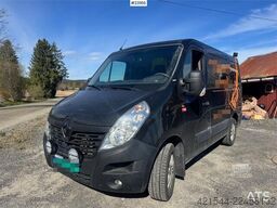 Renault Master van with two sets of tires.