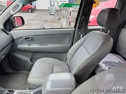 Toyota Hilux 4x4 van – 2 sets of tires!