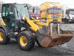 KOMATSU WA 70 Radlader Gabel Schaufel Zentralschmieranla