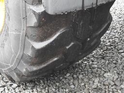 KOMATSU WA 70 Radlader Gabel Schaufel Zentralschmieranla