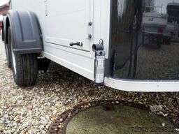 Debon CHEVAL LIBERTE DEBON C500 2600KG ALU ROADSTER SCHWARZ +SEITENTÜR