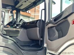 Scania P280 4x2 - Box with sidedoors - Loadlift - Full...
