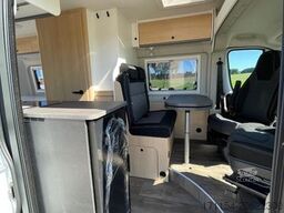 SUNLIGHT Camper Van Cliff 600 Entry