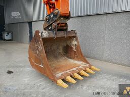 Hitachi ZX300LC-7