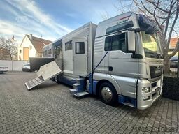 MAN TGX 26400 Roelofsen 12 Pferde