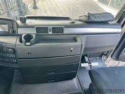 MAN TGX 26400 Roelofsen 12 Pferde