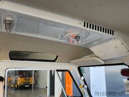 VOLKSWAGEN T 1 Samba mit Safarifenster