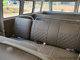 VOLKSWAGEN T 1 Samba mit Safarifenster