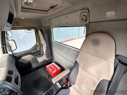 RENAULT Premium Lander 460.32 8x4 BB HIAB XR26S Hooklift