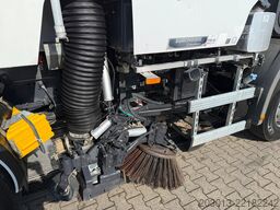 MERCEDES-BENZ AXOR 1829 Kehrmaschine BUCHER
