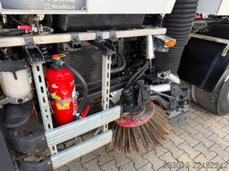 MERCEDES-BENZ AXOR 1829 Kehrmaschine BUCHER
